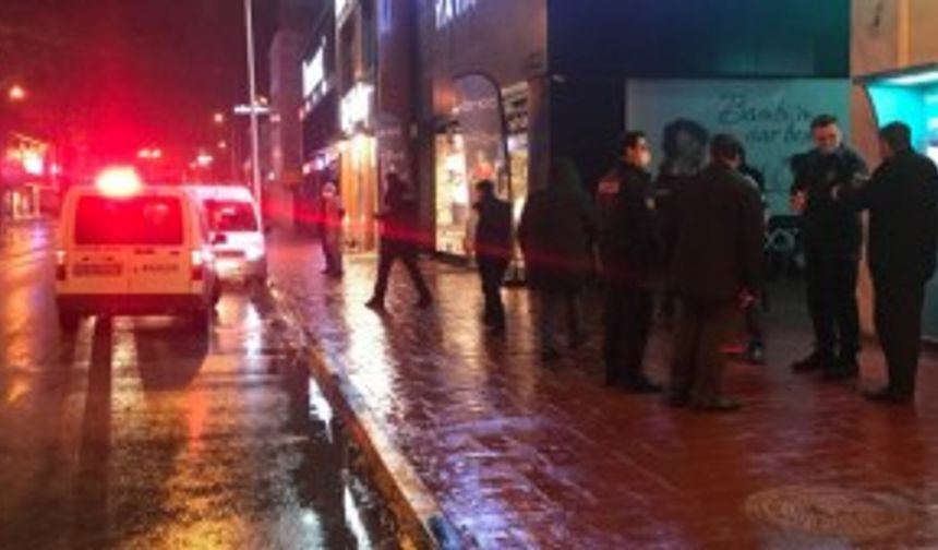 Sakarya'da trafikte tartıştığı 2 kişiyi bıçakla yaralayan şüpheli tutuklandı