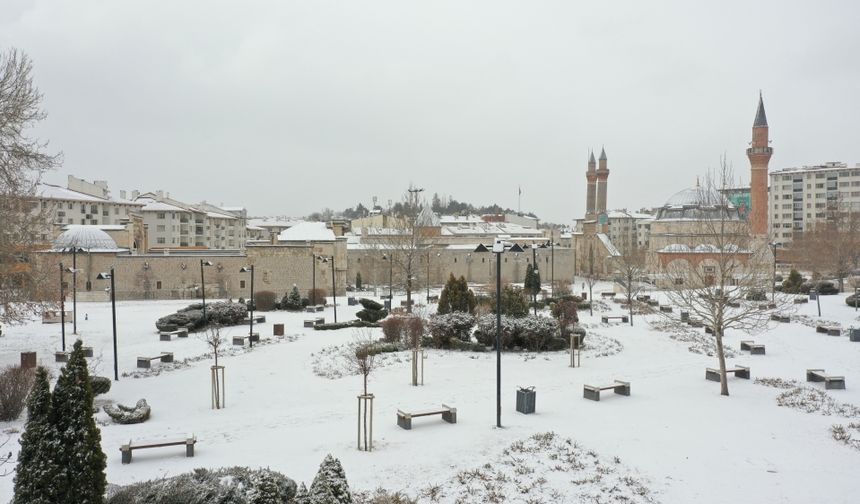 İç Anadolu'da kar yağışı devam ediyor