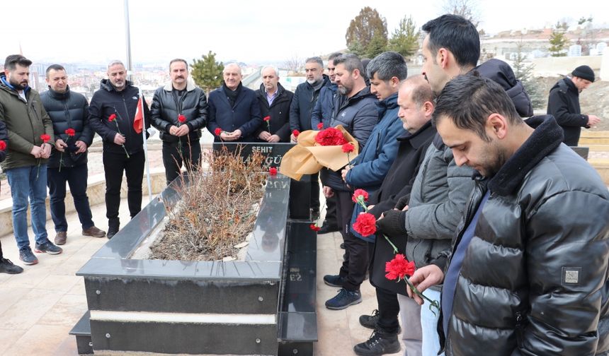 Yazıcıoğlu ile kazada ölen gazeteci İsmail Güneş, kabri başında anıldı