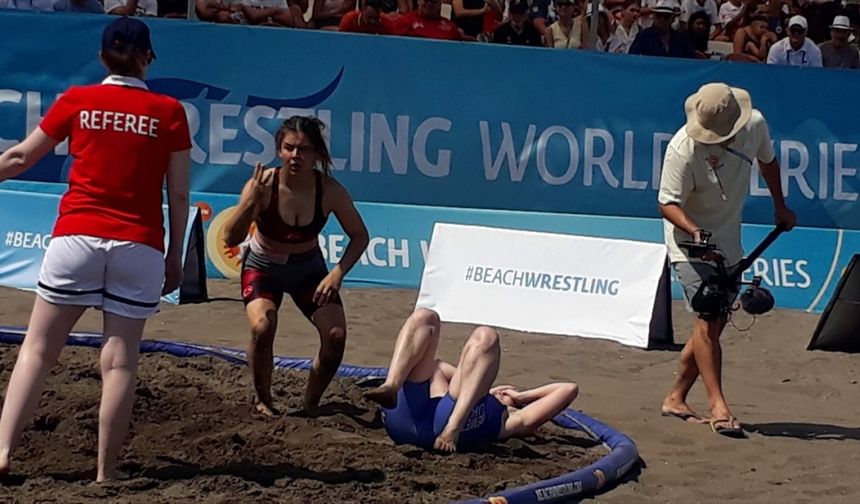 Dünya Plaj Güreşi Şampiyonası başladı