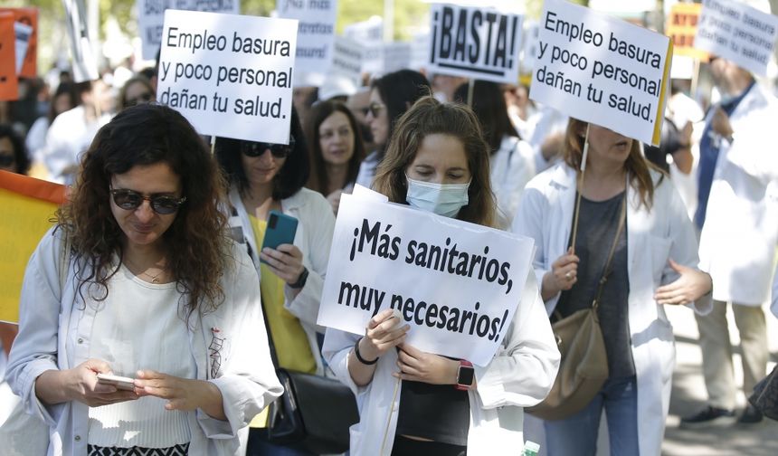 Madrid'de doktorlar süresiz greve gitti