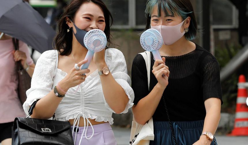Japonya'da mesafe korunduğu sürece maske açıklaması