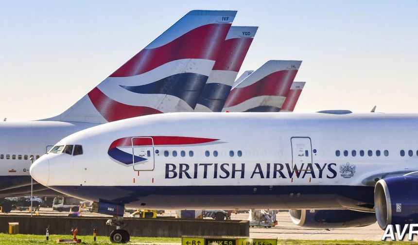 Londra Heathrow Havalimanı'ndaki yangın 1300'den fazla uçuşu etkiledi