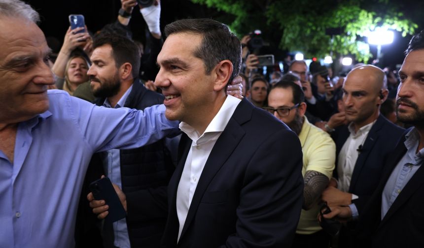 SYRIZA 2 milletvekilinin daha istifa etmesiyle ana muhalefet konumunu yitirdi