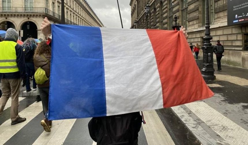 Fransa'da aşırı sağcı gruplar feshedilecek