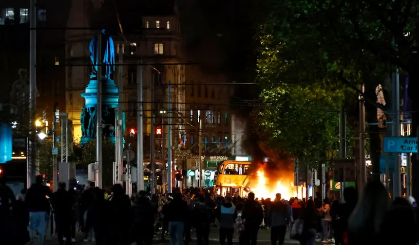 İrlanda'da şiddet olaylarında 34 kişi gözaltında