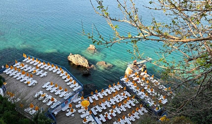 Antalya’nın dünyaca ünlü falez sahil bandında sezon açıldı