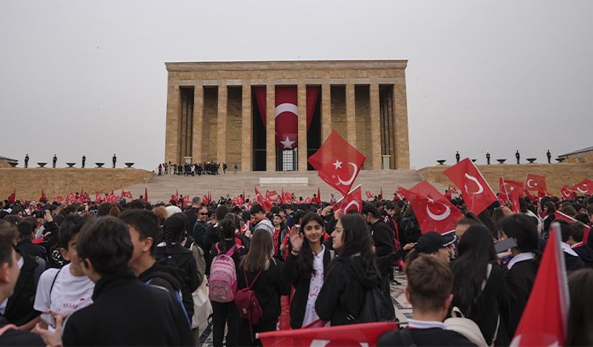 Türkiye'de bayram coşkusu, çocuklar Anıtkabir'e akın etti