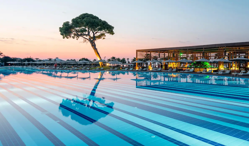 Dünyanın en iyi otelleri sınıfına Antalya’da faaliyet gösteren iki otel girdi.