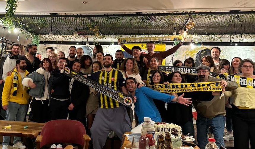Komedi Gecesi'nde Londra'da yaşayan Fenerbahçe taraftarı buluştu