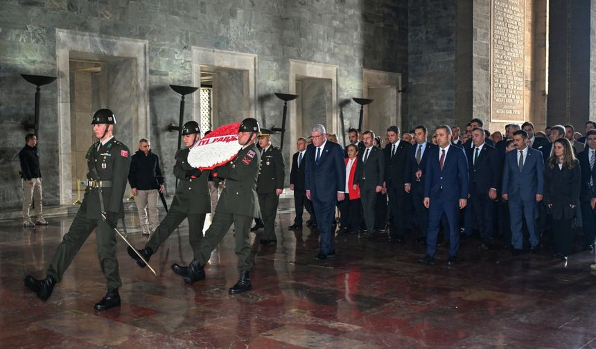 İYİ Parti Genel Başkanı Dervişoğlu Anıtkabir'i ziyaret etti