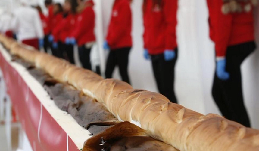 Dünyanın en uzun baget ekmeği rekoru açıklandı