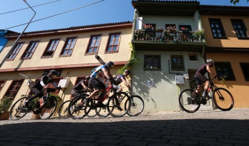 Dünya Bisiklet Günü'nde Pedallar Mysia Yolları’nda