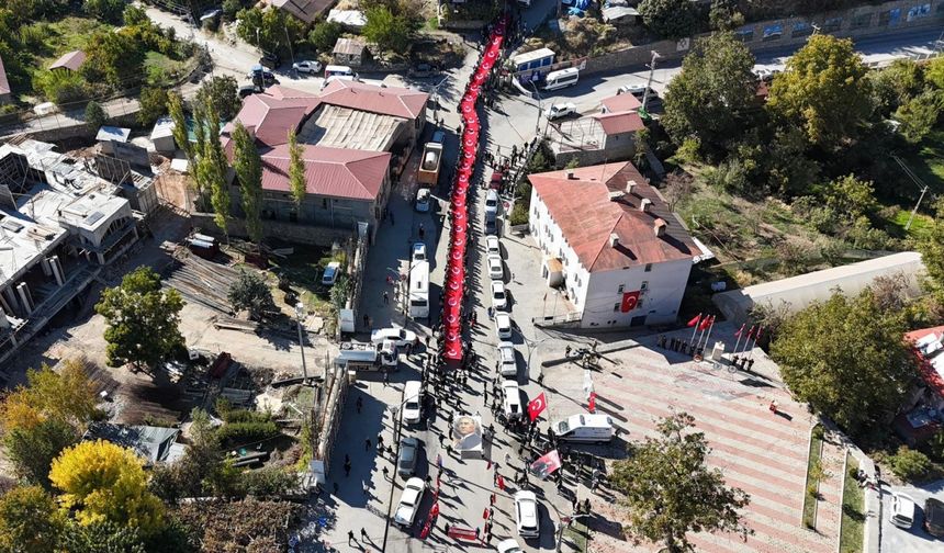 Çukurca'da "Bayrak Yürüyüşü" yapıldı