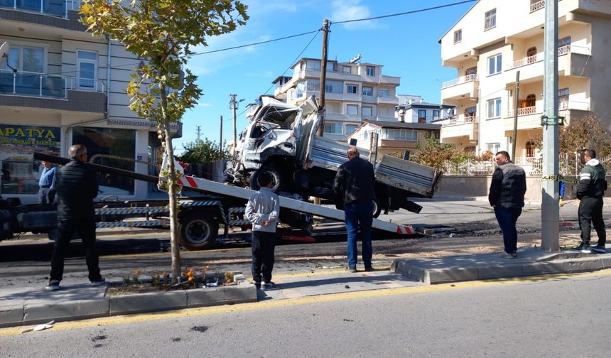 Kayseri'de freni patlayan kamyonun otomobile çarpması sonucu 1 kişi öldü, 6 kişi yaralandı