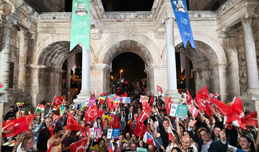 Kaleiçi Old Town Festivali’nde tüm misafirler neşeliydi