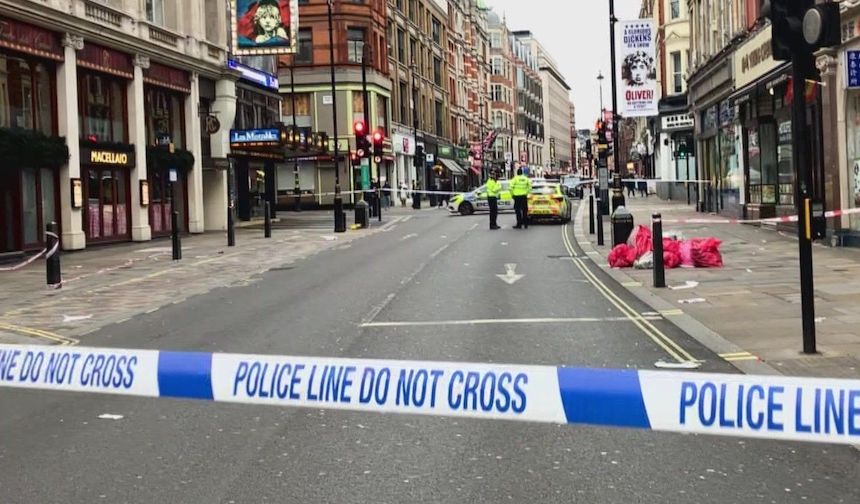 Londra'da kaldırıma araba sürdü, 4 yaralı