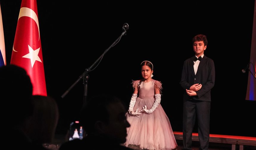Rusya'da, 23 Nisan Ulusal Egemenlik ve Çocuk Bayramı kutlanıyor