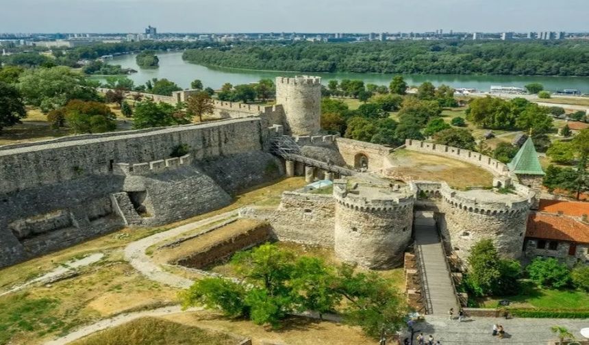 Sırbistan, köklü tarihi, zengin kültürel mirası ve etkileyici doğal güzellikleri ile dikkat çeker