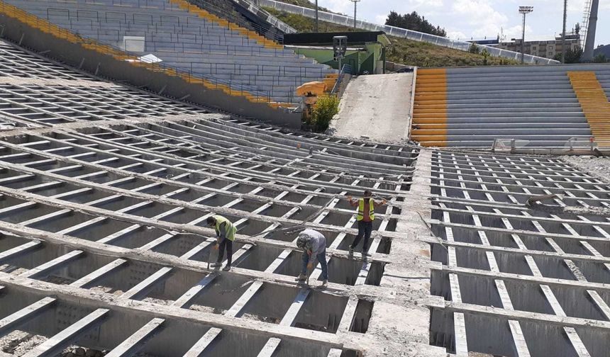 Erzurum'daki kayakla atlama kulelerinin pisti ahşap zemine çevriliyor