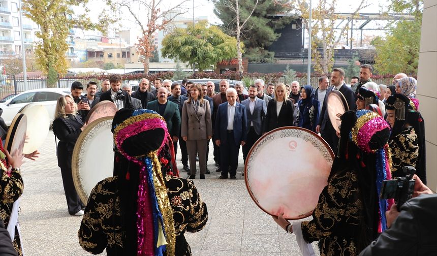 AK Parti Genel Merkez Kadın Kolları İnsan Hakları Başkanı Gerçek Tekin, Siirt'te konuştu: