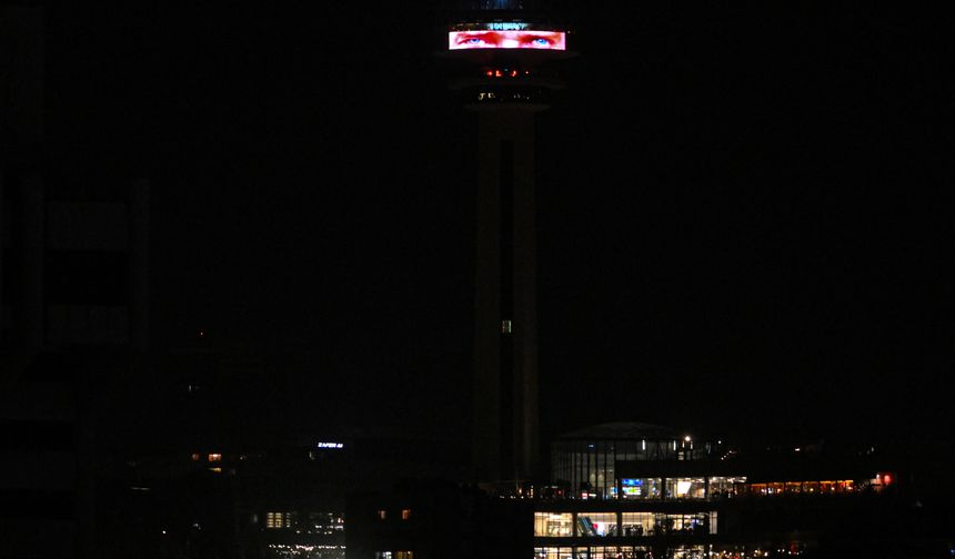Atatürk'ü Anma Günü'ne özel Atakule'ye yansıma