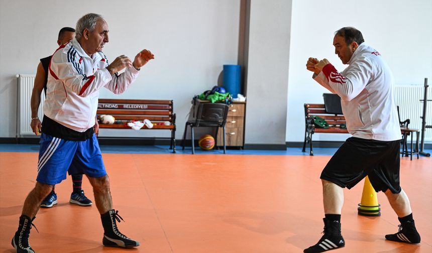 Eski dünya şampiyonu Mustafa Genç, 22 yıl sonra ringlere dönmek için mücadele ediyor