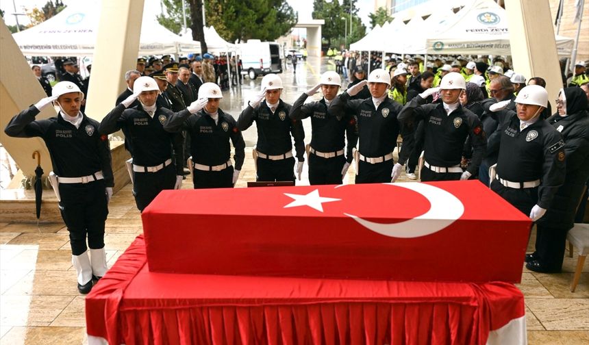 GÜNCELLEME - Manisa'da ekip aracının tıra çarpması sonucu yaralanan polis hastanede şehit oldu