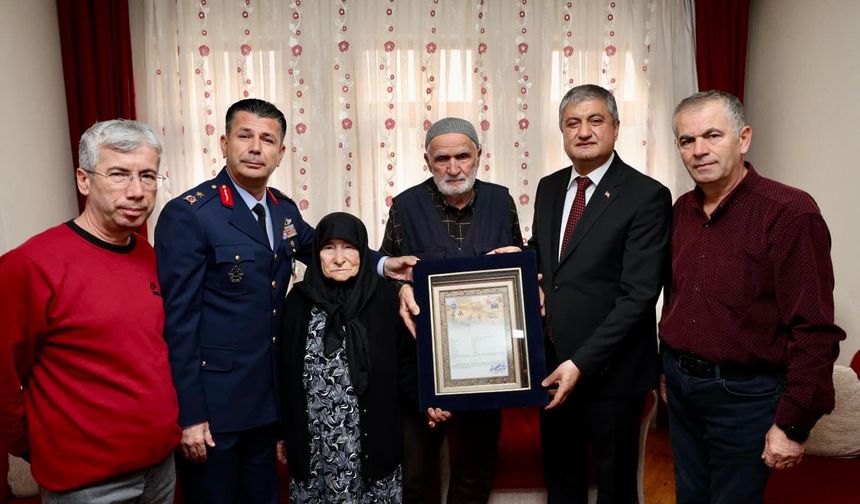 Karabük'te şehit Nuri Özcan'ın ailesine şehadet belgesi takdim edildi