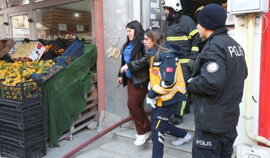 Kars'ta binada çıkan yangında 1'i çocuk 3 kişi dumandan etkilendi