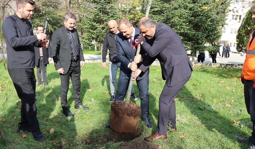 Kırklareli'nde Öğretmenler Günü kutlamaları kapsamında 1636 öğretmen adına fidan dikildi