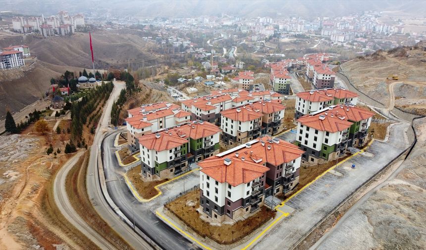 Malatya'da deprem ve sosyal konutların anahtar teslimi sürüyor