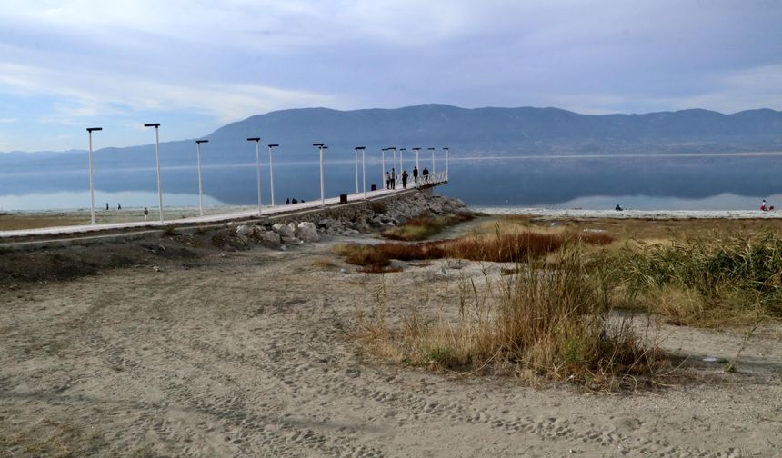 55 yılda 21,3 metre çekilen Burdur Gölü havadan görüntülendi