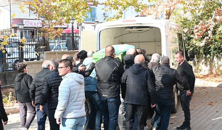 Kırıkkale'de sac levhanın altında kalıp ölen 2 işçi toprağa verildi