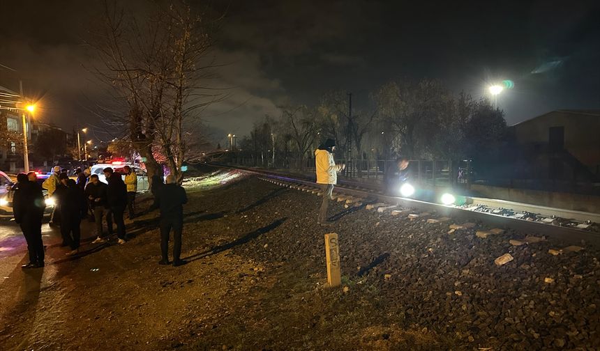 Afyonkarahisar'da lokomotifin çarptığı genç öldü