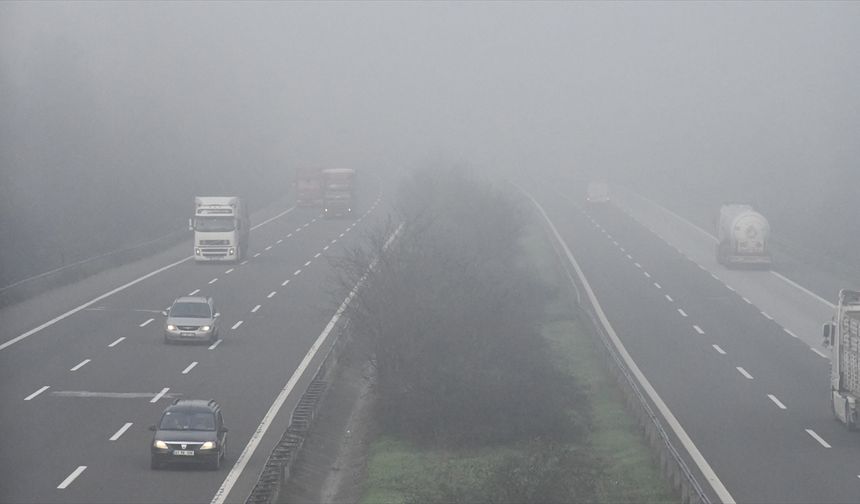 Anadolu Otoyolu'nun Düzce geçişinde sis etkili oldu
