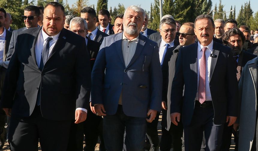 Anahtar Parti Genel Başkanı Ağıralioğlu, Adıyaman'da Deprem Şehitliği'ni ziyaret etti