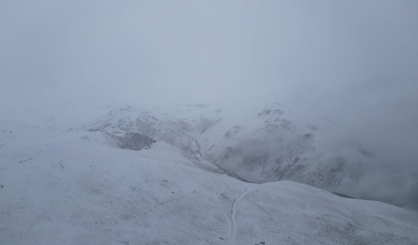 Bayburt'ta soğuk hava ve sis etkili oldu