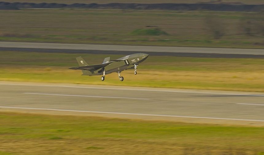 Bayraktar KIZILELMA 'kol uçuşu' ile yeni bir ilke imza attı