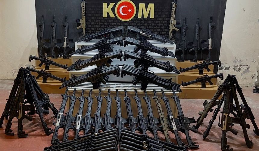 Bursa'da 2 depoya yapılan baskında 118 ruhsatsız tüfek ele geçirildi