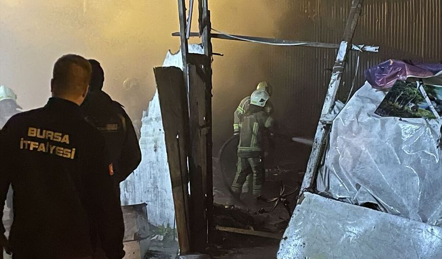 Bursa'da barakada çıkan yangında 1 kişi dumandan etkilendi