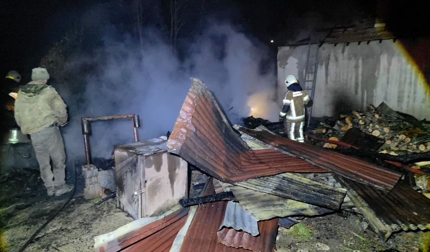 Bursa'da iki katlı evde çıkan yangın söndürüldü