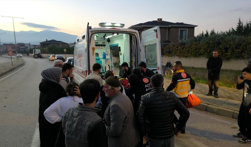 Bursa'da trafik kazasında 1'i ağır, 2 kişi yaralandı