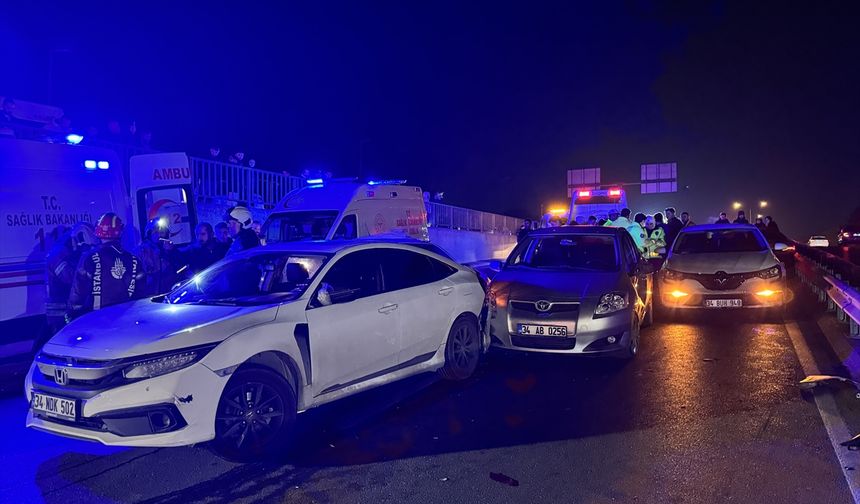 Çekmeköy'de 7 aracın karıştığı kazada 7 kişi yaralandı