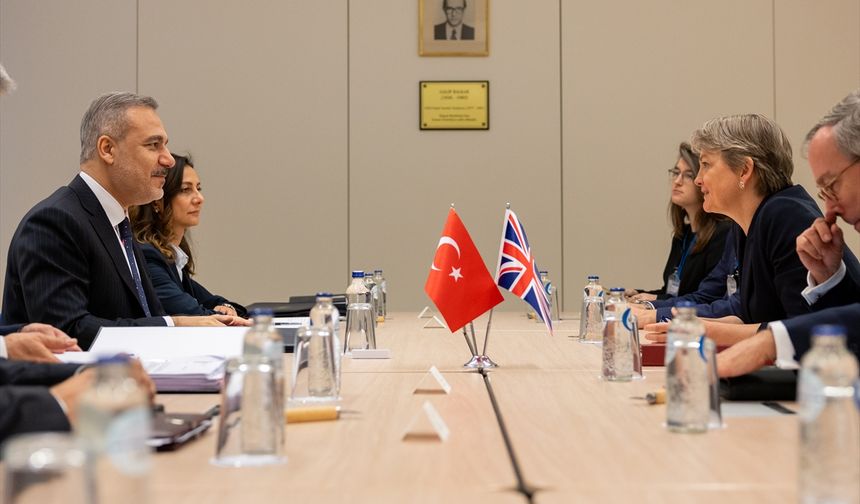 Bakan Fidan İngiliz mevkidaşı ile Brüksel'de görüştü