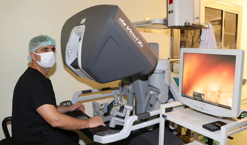 Erzurum Şehir Hastanesi'nde robotik cerrahi yöntemiyle ilk göğüs ameliyatı