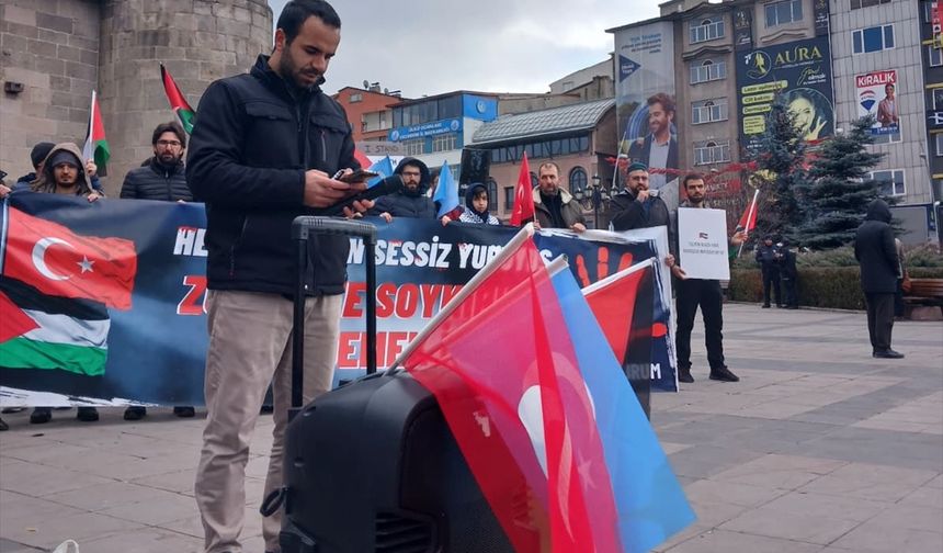 Erzurum'da sağlık çalışanları 108 haftadır Gazze için 'sessiz yürüyüş'lerini sürdürüyor