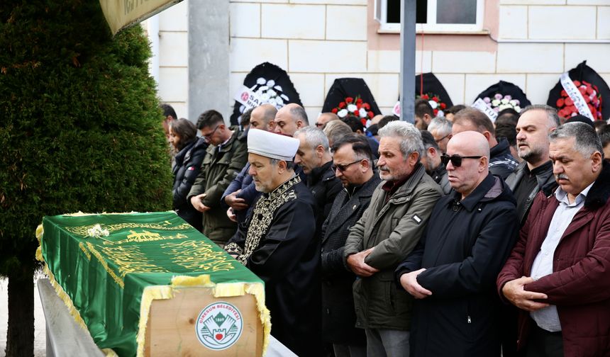 Giresun'daki trafik kazasında ölen dayı ve yeğenin cenazesi defnedildi