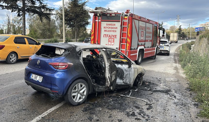 GÜNCELLEME - Samsunsporlu oyuncu Musaba'nın kullandığı otomobil seyir halindeyken alev aldı