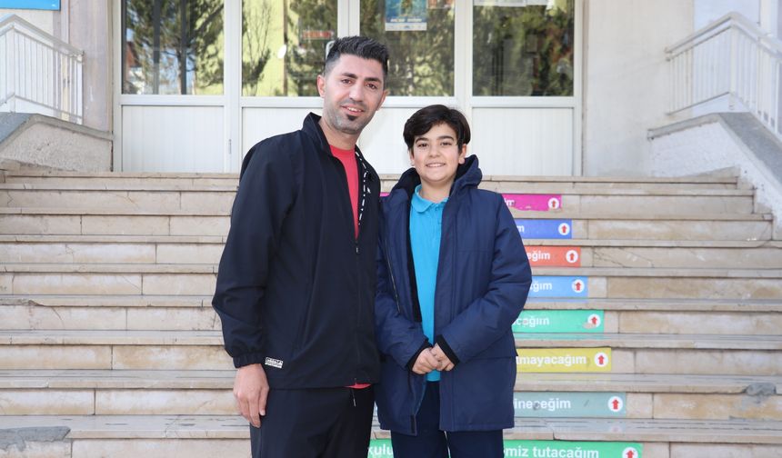 GÜNCELLEME - Sivas'ta nefes borusuna mandalina kaçan öğrenciyi öğretmeni Heimlich manevrasıyla kurtardı